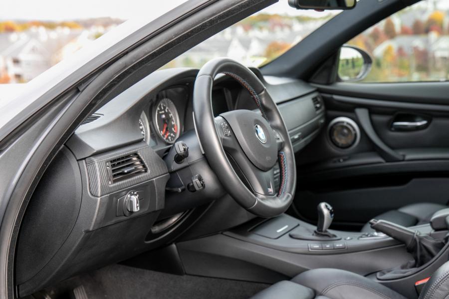 Интерьер BMW M3 Coupe (E93) 2011 года  (NA) (фото 36 из 80)